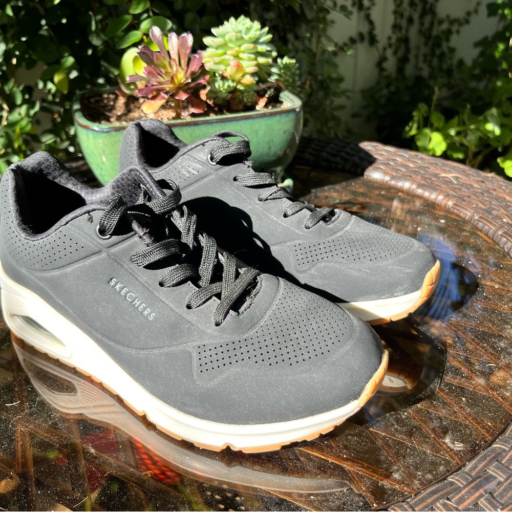 skechers uno stand on air